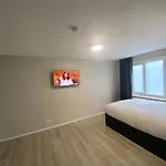 Hosted By Ryan - 1 Bedroom House
